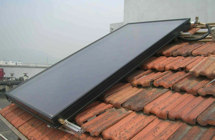 Split Solar Water Heater with Flat Plate Solar Collector